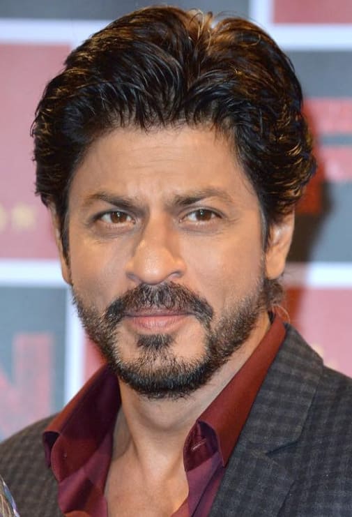 शाहरुख खान ने आगे ये भी कहा कि सिगरेट छोड़ने के बाद से उनकी सांस फूलने की समस्या कम हो गई है.बता दे कि 2017 में एक मीडिया कार्यक्रम के दौरान शाहरुख खान ने पब्लिकली कहा था कि वह अपने बच्चों आर्यन, सुहाना और अबराम की खातिर स्मोकिंग और शराब छोड़ने की प्लानिंग कर रहे हैं.