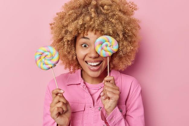 Too much sugar can also mess with digestion. Not only do we love sweets, but the gut bacteria inside the stomach love them too. Because of this, bad bacteria can grow quickly and cause problems like bloating.