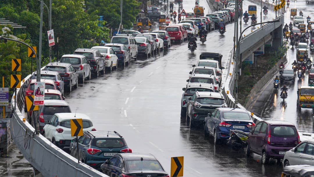 Used Car Buying Tips how to save your money Budget Test Drive Assesment Service Record कहीं पड़ न जाएं लेने के देने! पुरानी गाड़ी खरीदने जा रहे हैं तो इन 5 बातों का रखें ध्यान