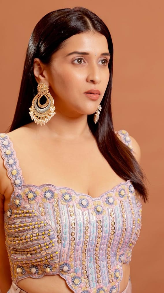 Mannara Chopra Aces Elegance In Pastel Ethnic Outfit