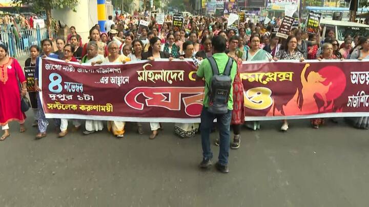 'সিটিজেন্স ফর জাস্টিস' ব্যানারে সিবিআই দফতর অভিযানে মহিলারা।