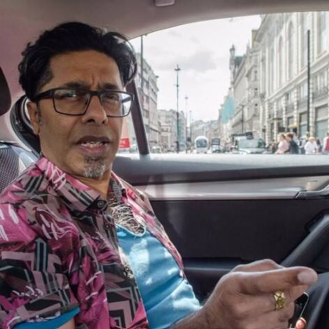 ਉਨ੍ਹਾਂ ਅੱਗੇ ਕਿਹਾ ਕਿ ਉਸਨੂੰ ਮਹਿਸੂਸ ਹੋਇਆ ਜਿਵੇਂ ਉਸਦੇ ਆਲੇ-ਦੁਆਲੇ ਦੀ ਹਰ ਚੀਜ਼ ਉਸਦੇ ਨਾਲੋਂ ਬਿਲਕੁਲ ਵੱਖਰੀ ਹੈ। ਉਹ ਸਰੀਰ ਤੋਂ ਬਿਨਾਂ ਇੱਕ ਖਾਲੀ ਥਾਂ ਵਿੱਚ ਸੀ, ਜਿੱਥੇ ਉਹ ਭਾਵਨਾਵਾਂ ਮਹਿਸੂਸ ਕਰ ਰਿਹਾ ਸੀ। ਉਸਦਾ ਤਜ਼ਰਬਾ ਪਾਣੀ ਵਿੱਚ ਤੈਰਨ ਵਰਗਾ ਸੀ।