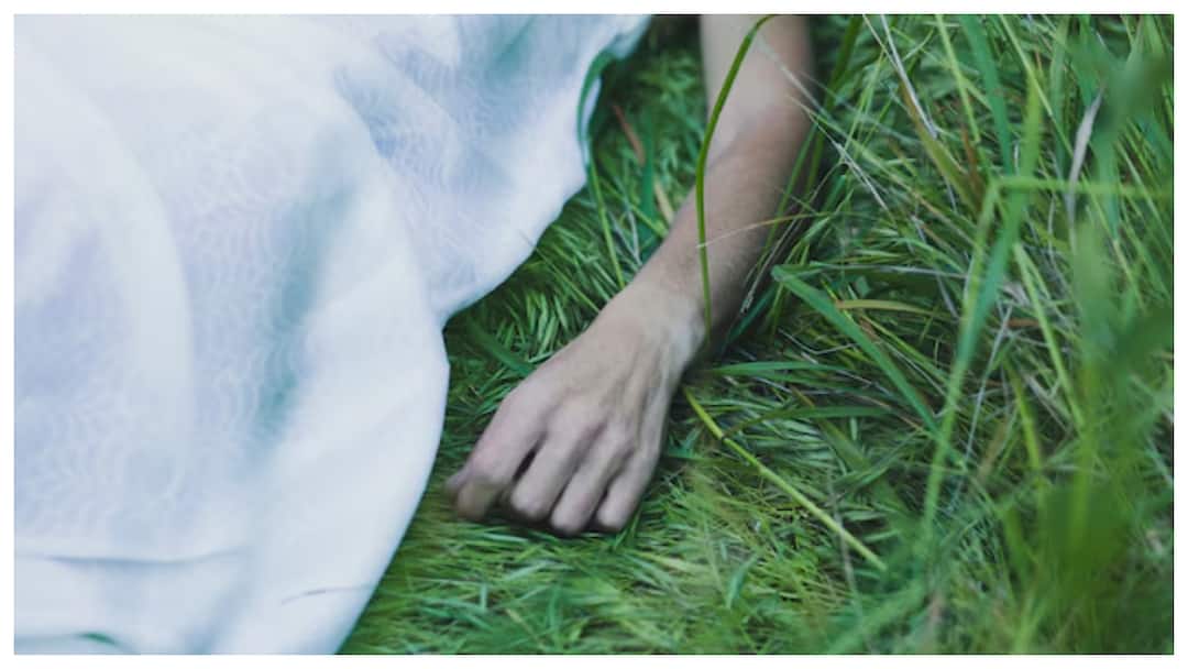 Four died due to electric shock in Tadiparru of East Godavari district East Godavari: తూర్పుగోదావరి జిల్లా తాడిపర్రులో ప్రమాదం- ఫ్లెక్సీ కడుతుండగా విద్యుత్‌ షాక్‌- నలుగురు యువకులు మృతి