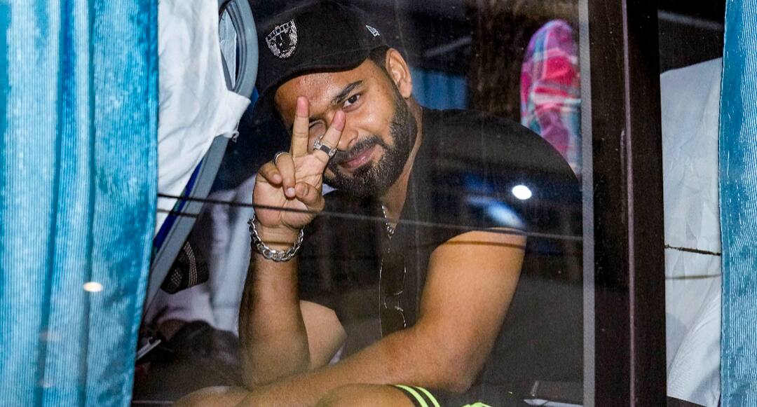 IPL 2025 Could Rishabh Pant Lead CSK Under MS Dhoni Guidance Details Inside IPL 2025: Could Rishabh Pant Lead CSK Under MS Dhoni's Guidance? All Details Inside!