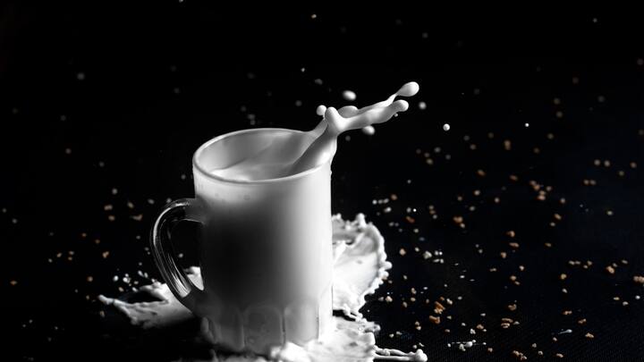 4. Detecting Synthetic Milk: Synthetic milk, created using detergents, urea, and oils, poses severe health risks, including liver and kidney damage. Given the health risks, it’s crucial to ensure the milk you’re consuming is pure. (Image source: Canva)