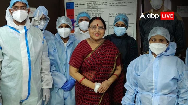 शारदा सिन्हा को बिहार की कोकिला के नाम से जाना जाता है और उनके छठ पूजा के गीत बेहद फेमस हैं. अन्य भाषाओं की बात करें तो उन्होंने मैथिली और भोजपुरी के साथ-साथ कई भाषाओं में गाने गए हैं.