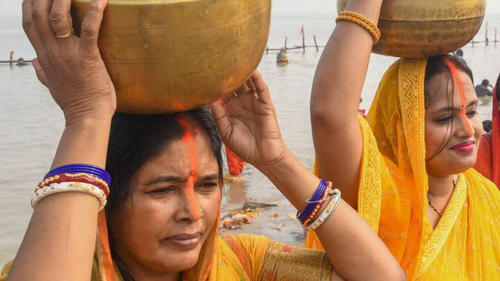 The person who observes the fast takes a meal comprising roti and kheer before the family members and friends gather to eat the same meal on a banana leaf together. Image: PTI