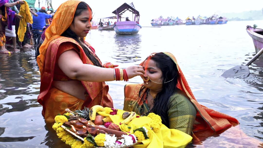 chhath-puja-2024-dont-these-mistakes-during-festival-know-chhath-mahaparv-niyam Chhath Puja 2024: ਛਠ ਦਾ ਤਿਉਹਾਰ ਅੱਜ ਤੋਂ ਸ਼ੁਰੂ, ਇਸ ਦਿਨ ਭੁੱਲ ਕੇ ਵੀ ਨਹੀਂ ਕਰਨੇ ਚਾਹੀਦੇ ਆਹ ਕੰਮ, ਨਹੀਂ ਮਿਲੇਗਾ ਵਰਤ ਦਾ ਫਲ