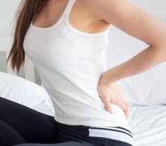 કમરના દર્દથી છૂટકારો મેળવવા માટે ઘરે કરો આ ઉપાય, થશે ફાયદો