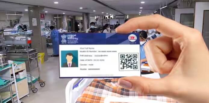 ABHA Card Uses Specifications: આભા કાર્ડ અંગે આ પ્રશ્ન વારંવાર લોકોના મનમાં આવે છે કે આભા કાર્ડની અંદર સ્ટોર થાય છે. તે કેવી રીતે કરવામાં આવે છે? ભારતમાં છેલ્લા કેટલાક વર્ષોથી ડિજીટાઈઝેશનને ખૂબ પ્રોત્સાહન આપવામાં આવી રહ્યું છે. જેમાં ડીજીટલ પેમેન્ટ સહિતની અનેક બાબતો હવે ડીજીટલ રીતે ઓપરેટ કરવામાં આવી રહી છે. હવે આ કડીમાં આરોગ્ય તંત્ર પણ જોડાયું છે.