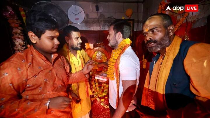राहुल गांधी ने रायबरेली पहुंचते ही चूरूवा स्थित श्री पीपलेस्वर हनुमान मंदिर में जाकर दर्शन किए और पूजा-अर्चना की. इस अवसर पर उन्होंने पवनपुत्र श्री हनुमान से देशवासियों के लिए सुख, शांति, और समृद्धि की प्रार्थना की.
