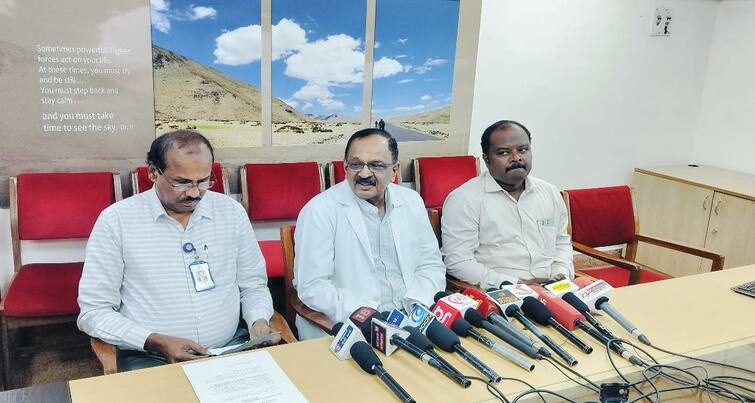 Madurai Parents should be very careful during outbreaks Aravinda Eye Hospital tnn கவனக்குறைவாக பட்டாசு வெடித்த குழந்தைகளின் கண்கள் பாதிப்பு - அரவிந்த கண் மருத்துவமனை  விடுத்த எச்சரிக்கை
