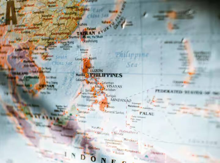 ਹੁਣ ਸਵਾਲ ਪੈਦਾ ਹੁੰਦਾ ਹੈ ਕਿ ਇਹ ਕਾਨੂੰਨ ਸਮੁੰਦਰ ਦੀਆਂ ਹੱਦਾਂ ਨਿਰਧਾਰਤ ਕਰਨ ਲਈ ਕਿਵੇਂ ਵਰਤਿਆ ਜਾਂਦਾ ਹੈ? ਇਸ ਲਈ ਤੁਹਾਨੂੰ ਦੱਸ ਦੇਈਏ ਕਿ ਬੇਸ ਲਾਈਨ ਤੋਂ 12 ਨੌਟੀਕਲ ਮੀਲ ਦੀ ਦੂਰੀ ਤੱਕ ਦੇ ਖੇਤਰ ਨੂੰ ਖੇਤਰੀ ਸਮੁੰਦਰ ਕਿਹਾ ਜਾਂਦਾ ਹੈ। ਇਸ ਖੇਤਰ ਵਿੱਚ ਸਬੰਧਤ ਦੇਸ਼ ਦਾ ਪੂਰਾ ਪ੍ਰਭੂਸੱਤਾ ਅਧਿਕਾਰ ਹੈ।