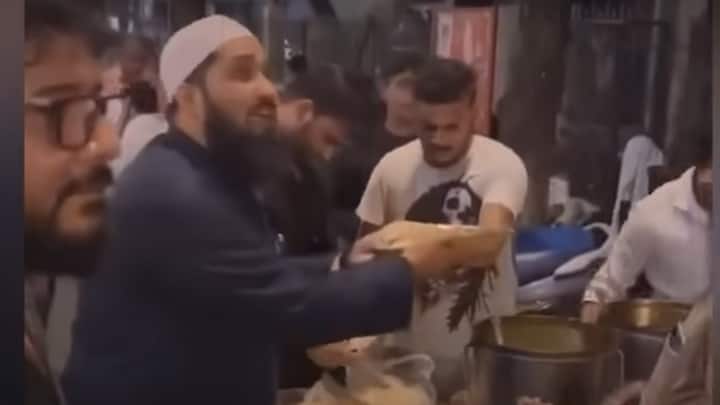 वहीं, अब इस वीडियो के वायरल होने के बाद टाटा हॉस्पिटल के पास एक मुस्लिम युवक ने भंडारे का आयोजन किया. जिसमें वो भूखे लोगों को खाना खिला रहा था.