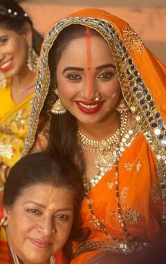 रानी से लेकर खेसारी तक....ये भोजपुरी सितारे खूब धूमधाम से मनाते हैं आस्था का महापर्व छठ, एक तो बिन शादी रखेंगी व्रत