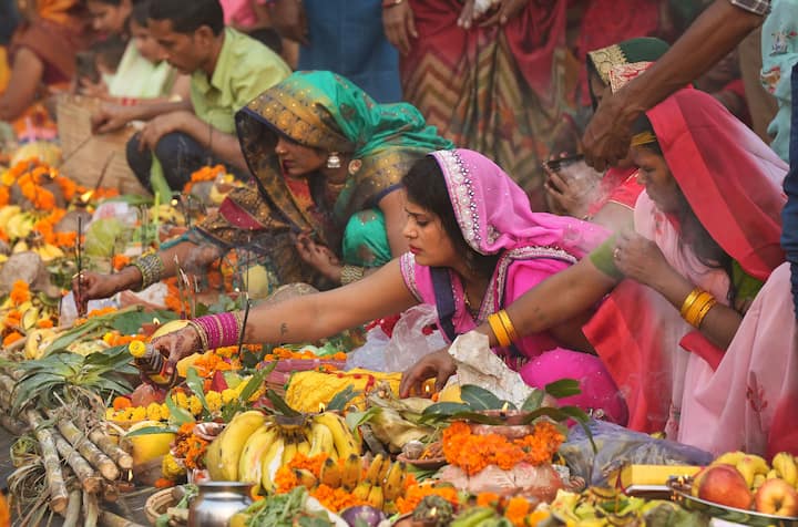 সাধারণত অক্টোবর বা নভেম্বর মাসে এই উৎসব পালিত হয়। কার্তিক মাসের শুক্লপক্ষ - ছট পুজো বা ছট উৎসব উদযাপনের তিথি।