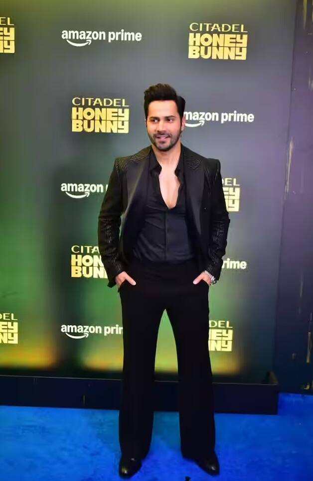 આ સ્ક્રિનિંગમાં સીરિઝ 'સિટાડેલ: હની બન્ની'ના હીરો વરુણ ધવનનો આકર્ષક લુક જોવા મળ્યો હતો. તેણે બ્લેક સૂટ પહેર્યો હતો.