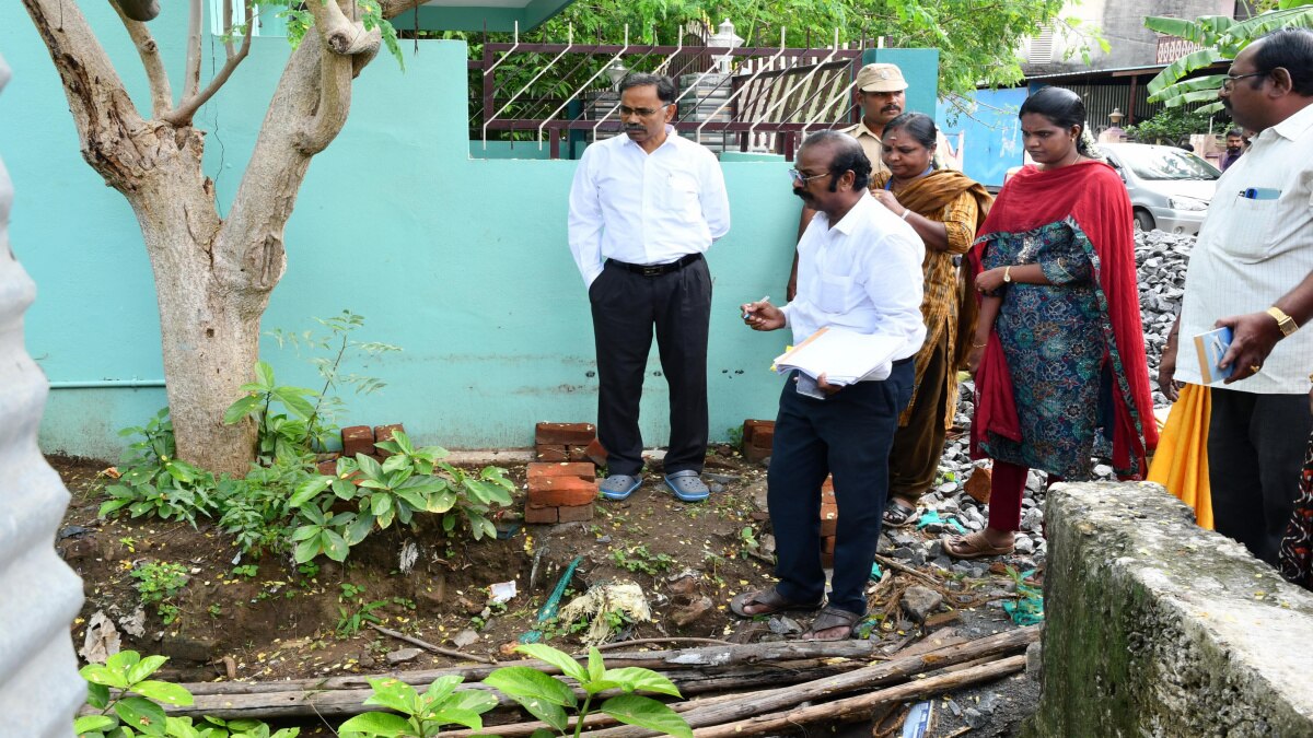 இந்தாண்டு பருவமழை தண்ணீர் எங்கே நிக்குதுன்னு பாக்குறேன் - ஆட்சியர் அதிரடி..!