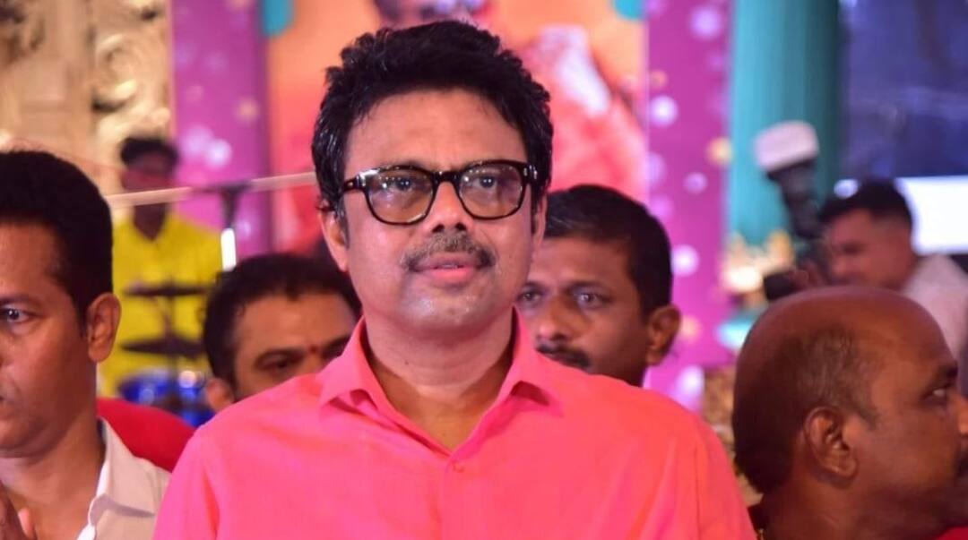 FIR Against Sanjay Raut Brother Sunil Raut for Calling Eknath Shinde Candidate Bali Ka Bakra Mahrashtra Election 2024 संजय राउत के विधायक भाई सुनील राउत पर FIR, शिंदे गुट की महिला उम्मीदवार को कहा था 'बकरी'