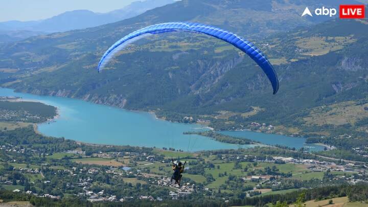 ભારતમાં ઘણી જગ્યાએ પેરાગ્લાઈડિંગ કરવામાં આવે છે. પરંતુ સૌથી વધુ લોકપ્રિય હિમાચલ પ્રદેશની સોલાંગ વેલી છે. ઉનાળાની ઋતુમાં આ સુંદર ખીણ પ્રવાસીઓથી ભરાઈ જાય છે અને લોકો દૂર-દૂરથી અહીં પેરાગ્લાઈડિંગ માટે આવે છે.