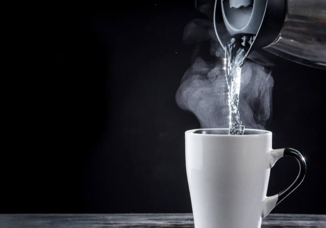 These people should not drink hot water ਇਨ੍ਹਾਂ ਲੋਕਾਂ ਨੂੰ ਨਹੀਂ ਪੀਣਾ ਚਾਹੀਦਾ ਗਰਮ ਪਾਣੀ, ਸੁਧਰਨ ਦੀ ਬਜਾਏ ਵਿਗੜ ਸਕਦੀ ਸਿਹਤ, ਜਾਣੋ ਕੀ ਵਜ੍ਹਾ