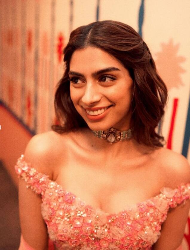 Khushi Kapoor Birthday Special: અભિનેત્રી ખુશી કપૂર આવતીકાલે એટલે કે 4 નવેમ્બરે તેનો 24મો જન્મદિવસ ઉજવવા જઈ રહી છે. આવી સ્થિતિમાં, અમે તમને તેમના ભવ્ય જીવનનો પરિચય કરાવીશું.