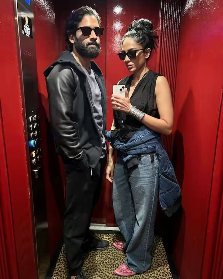 નાગા-ચૈતન્યના લગ્નમાં હાજરી આપશે આ મહેમાનો - લગ્નની તારીખ અને સ્થળની સાથે આ શાહી લગ્નમાં હાજરી આપનાર મહેમાનોની યાદી પણ સામે આવી છે. મળતી માહિતી મુજબ, આ લગ્નમાં નંદામુરી, દગ્ગુબાતી અને કોનિડેલા પરિવાર, ટોલીવુડના સુરેશ બાબુ, વેંકટેશ અને રાણા પણ જોવા મળશે.