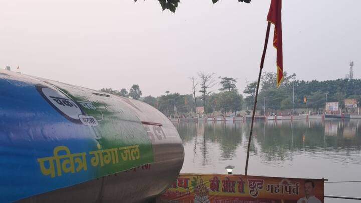 पटना नगर निगम छठ के लिए घाटों का निर्माण, बैरिकेडिंग, संपर्क पथ निर्माण सहित सफाई में लगातार लगा हुआ है.