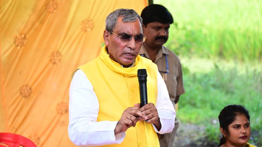 Mahakumbh 2025 Minister Om Prakash Rajbhar big statement No one prohibited from coming Kumbh महाकुंभ में नहीं आ सकते हैं दूसरे धर्म के लोग? ओपी राजभर के बयान से मिले ये संकेत, जानें- क्या कहा?