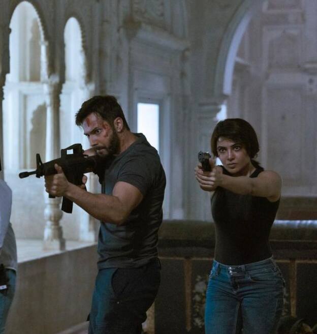 रिपोर्ट्स के मुताबिक, यह शो 40 करोड़ रुपये के भारी-भरकम बजट में तैयार किया गया है. अब आप सोच रहे हैं कि शो की स्टारकास्ट को कितनी सैलरी मिली है तो चलिए यहां जान लेते हैं.