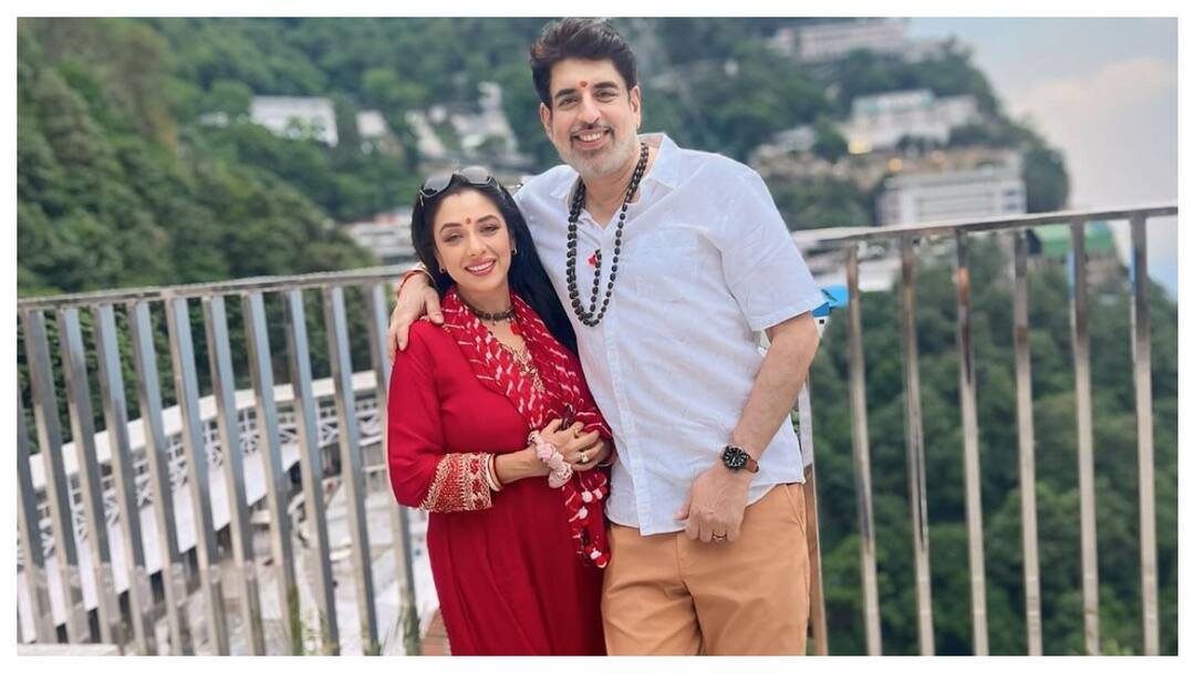 Rupali Ganguly Stepdaughter Esha Claims Rupali Hit Her Mom, Says 'She Slept On Bed My Father, Mother Shared' Rupali Ganguly's Stepdaughter Esha Claims Actor Hit Her Mom, Says 'She Slept On Bed My Father, Mother Shared'