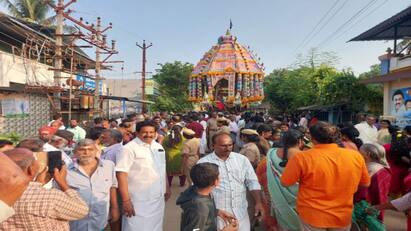 Kanda Sasti 2024 Nagapattinam Sickle Murugan Temple Car Festival tnn Kanda Sasti 2024: கந்தசஷ்டி விழா சிக்கல் சிங்காரவேலவர் ஆலய திருத்தேரோட்டத்தில் திரளான பக்தர்கள் பங்கேற்பு