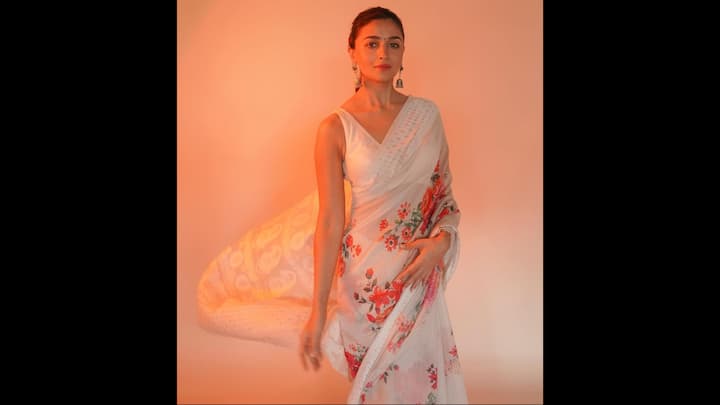 7. Alia Bhatt: Embrace Chhath Puja in Alia's elegant white saree with floral prints. Her minimalist style combined with beautiful jewellery exudes an aura of peace and purity, perfect for honouring the sun in a graceful way. (Image Source: Instagram/@aliaabhatt)