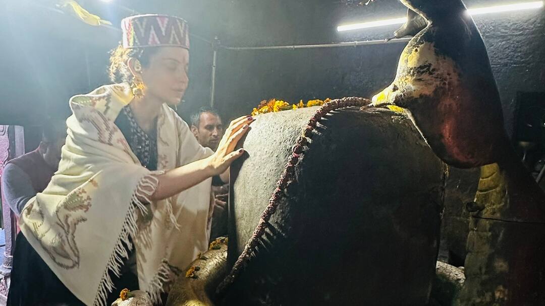 जीत के बाद पहली बार भरमौर पहुंचीं MP कंगना रनौत, परिवारवाद पर विक्रमादित्य सिंह को घेरा Kangana Ranaut Mandi BJP MP Reached Bharmour First Time After Victory In Lok Sabha Elections 2024 Attack On Vikramaditya Singh ANN जीत के बाद पहली बार भरमौर पहुंचीं MP कंगना रनौत, परिवारवाद पर विक्रमादित्य सिंह को घेरा