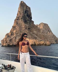 Lopamudra Raut Photo: દરિયા વચ્ચે બોટમાં લોપામુદ્રા રાઉતે બિકીનીમાં કરાવ્યું બોલ્ડ ફોટોશૂટ