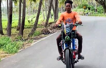 Theni news brothers invent self-charging electric bikes in bodi - TNN தனக்குத் தானே செல்ஃப் சார்ஜிங் செய்து கொள்ளும் Bike -  போடி இளைஞர்களின் அசத்தல் கண்டுபிடிப்பு