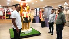 ইস্টবেঙ্গল ক্লাবে আচমকা হাজির ব্যারেটো, সবুজ তোতাকে উপহার লাল হলুদ জার্সি