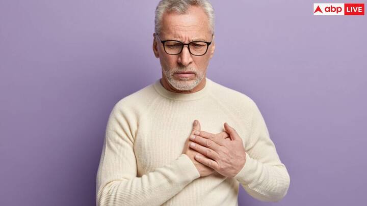 यह गंभीर स्थिति तब होती है जब महाधमनी की आंतरिक परत फट जाती है, और झुनझुनी, सुन्नता या कमजोरी की अनुभूति हो सकती है, जो अक्सर छाती के पीछे की ओर फैलती है.