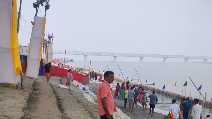 बिहार में अभी घर-घर में छठ माई के गीत गूंज रहे हैं. इसके साथ ही घाटों पर पूरा छठमय माहौल देखने को मिल रहा है.