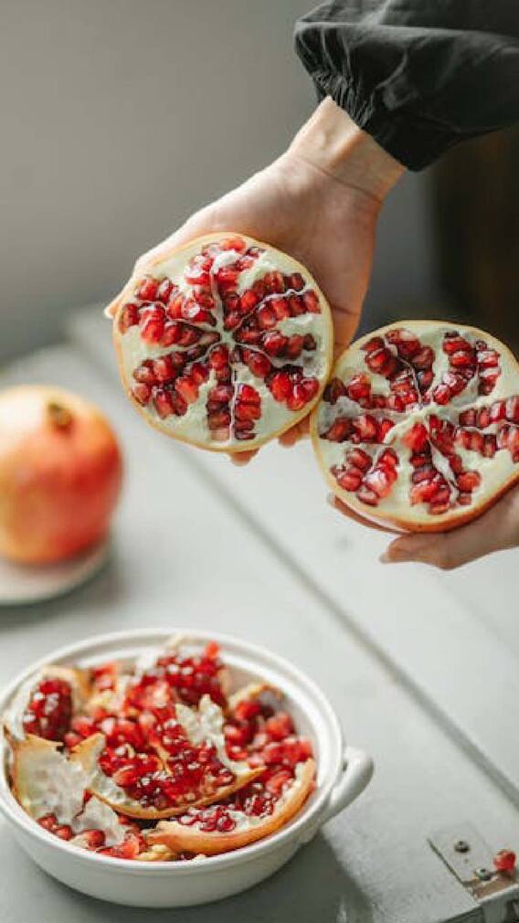 1 आठवडा सतत डाळिंब खाल्ल्यास काय होते?चला जाणून घेऊया!