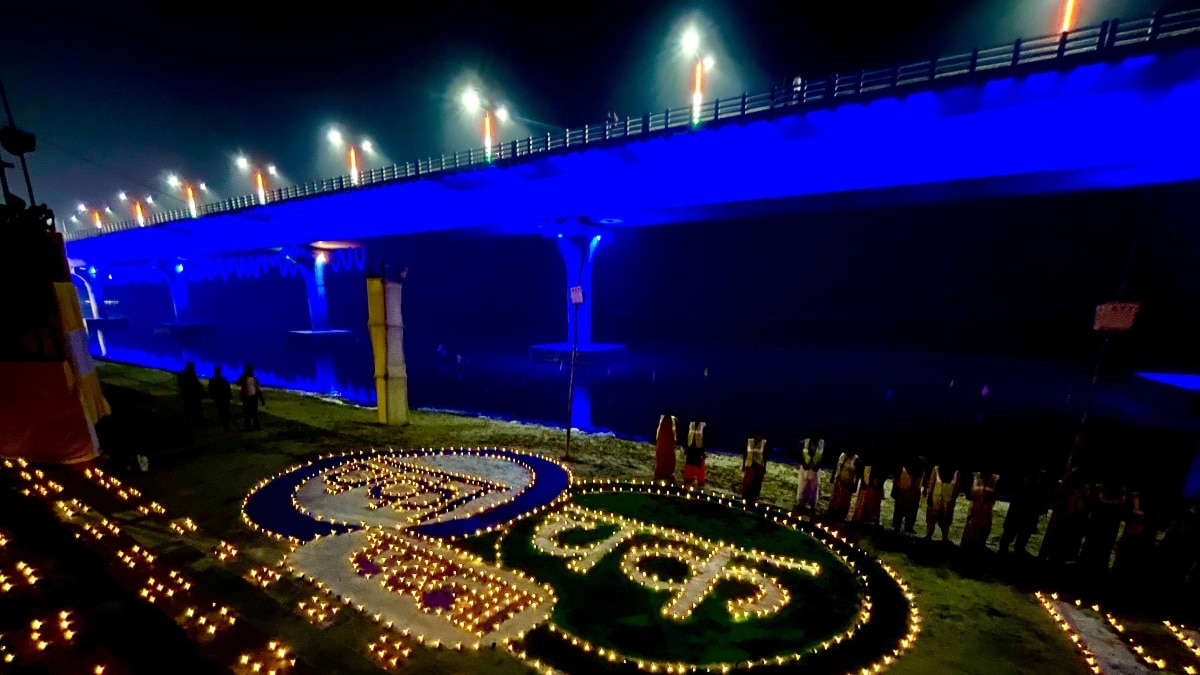 Bihar Chhath Puja: पूरा बिहार हुआ छठमय, तस्वीरों में देखिए दूधिया रोशनी से जगमगते और साज सज्जा वाले पटना के घाट