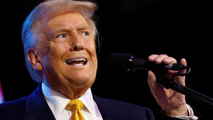 आपको बता दें कि ट्रंप की जिंदगी में अंधविश्वास की एक खास जगह है, और इसका दावा खुद उनके पूर्व सलाहकार कोरी लेवांडोवस्की और डेविड बॉसी करते हैं.