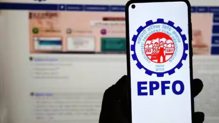 इसके अलावा अगर आप पीएफ खाता धारक हैं. अगर आपके पीएफ खाते से आधार कार्ड लिंक होता है. तो आपके क्लेम का निपटारा जल्दी हो जाता है. आधार कार्ड लिंक नहीं होने पर इसमें काफी समय लगता है. बता दें ईपीएफओ ने आधार कार्ड लिंक करना अनिवार्य कर दिया है.