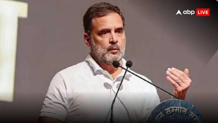 राहुल ने उसी पॉइंट को फिर से छेड़ते हुए नागपुर में हेडगेवार स्मालरक से कुछ ही दूरी पर कहा कि संघ छुपकर संविधान पर हमला करेगा. सीधे सामने से वार करने की हिम्मत नहीं करता.
