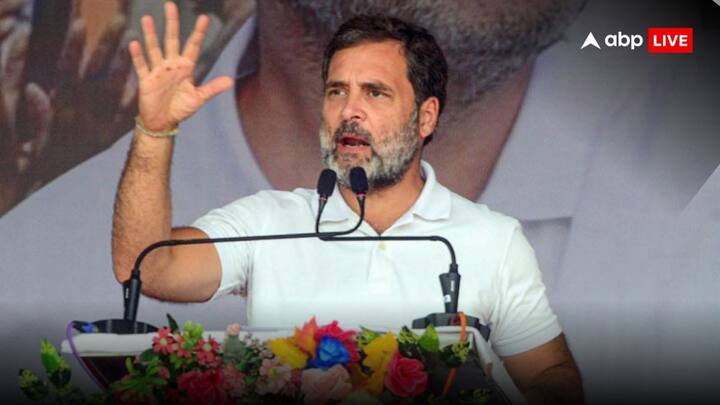 राहुल गांधी ने जातिगत जनगणना की भी बात की. उन्होंने कहा, जाति जनगणना हुई तो पता चलेगा कि दलितों, ओबीसी और आदिवासियों के साथ किस तरह का अन्यालय हो रहा है. उन्होंगने ये भी कहा कि हम 50 प्रतिशत आरक्षण सीमा की दीवार भी तोड़ देंगे.