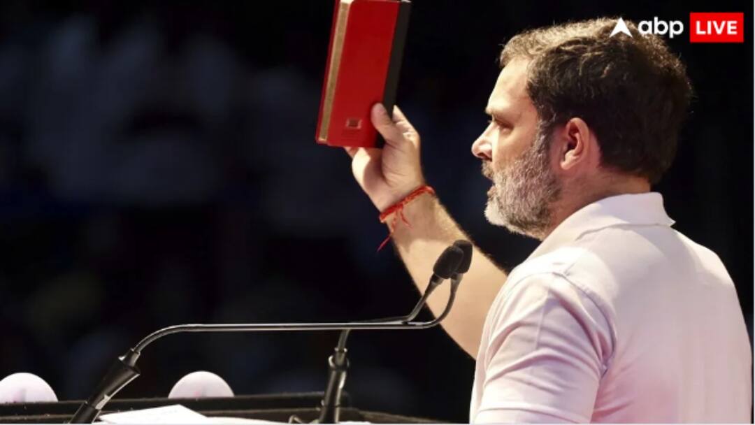 Maharashtra Assembly Elections 2024 Controversy over Rahul Gandhi Lal Kitab BJP made big claim राहुल गांधी की 'लाल किताब' पर बवाल, बीजेपी बोली- सिर्फ कोरा कागज
