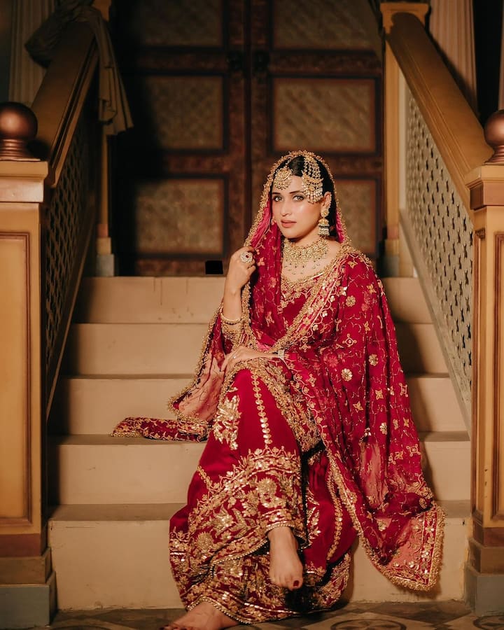 Mannara opted a bold makeup look which was very-well complimented with the heavy dose of jewellery.