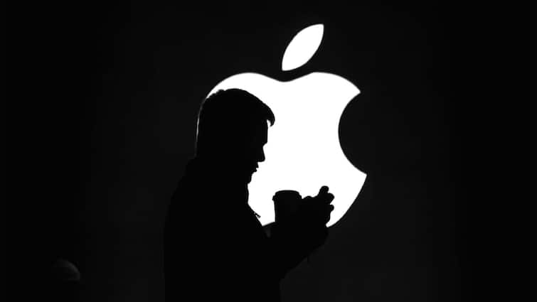 Apple Is Spying On Its Employees's Devices & Restricing Pay Discussions? Here's What Lawsuit Claims