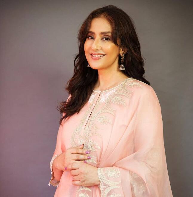 मनीषा कोइराला से सोनाली बेंद्र तक, इन सेलेब्स ने कैंसर को लेकर फैलाई जागरूकता 4 कैंसर से जंग जीतने के बाद मनीषा ने जागरूकता फैलाने और इस बीमारी से जूझ लगे लोगों को इंस्पायर करने के लिए अपनी जर्नी भी शेयर की थी.