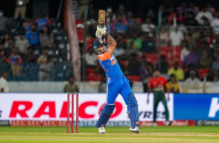 हार्दिक पांड्या देखील संघात अनुभवी खेळाडू म्हणून असेल. त्याच्यासह रमणदीप सिंह याला देखील ऑलराऊंडर म्हणून संधी मिळण्याची शक्यता आहे. त्याला संधी मिळाल्यास तो देखील आंतरराष्ट्रीय क्रिकेटमध्ये पदार्पण करेल.